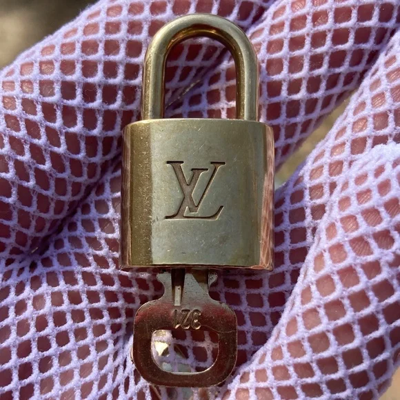 Louis Vuitton #321 Lock and Key (Authentic) Preloved - Picture 6 of 11